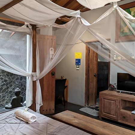 Astuti Gallery Homestay Джок'якарта Екстер'єр фото