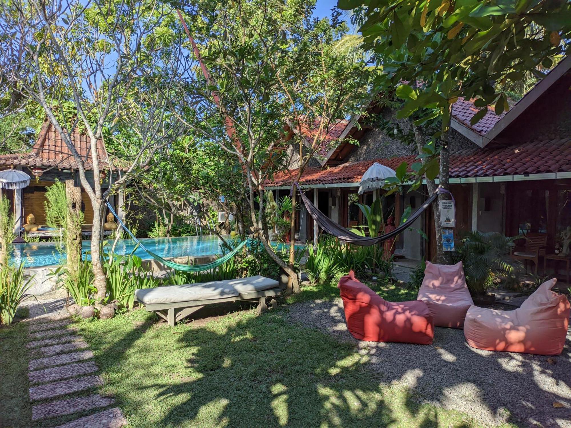 Astuti Gallery Homestay Джок'якарта Екстер'єр фото