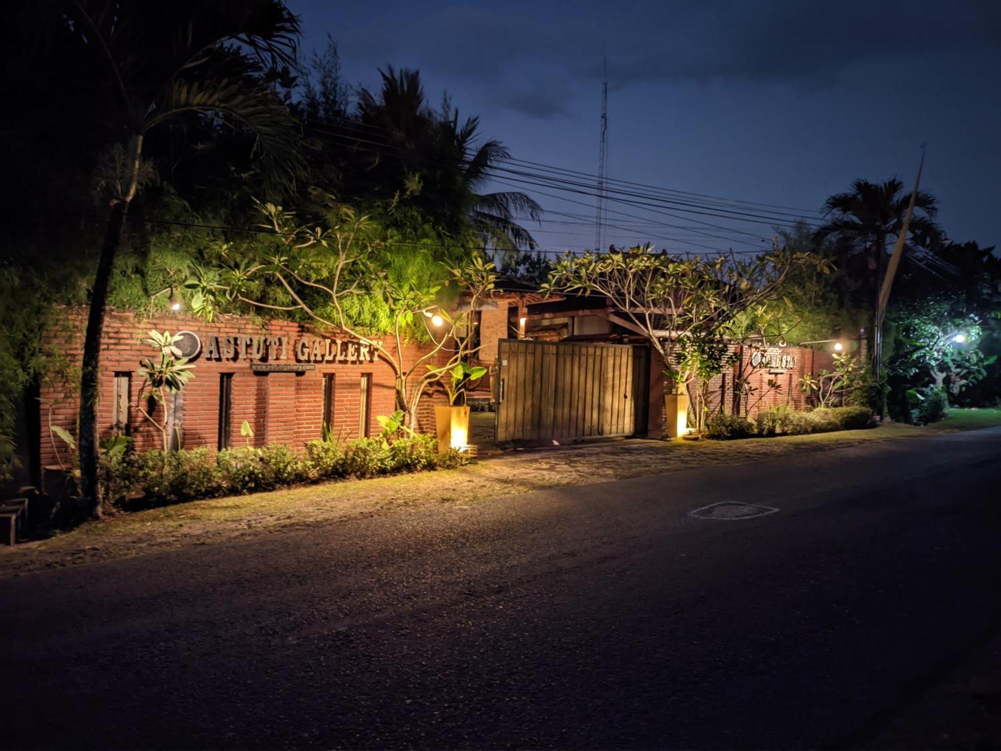 Astuti Gallery Homestay Джок'якарта Екстер'єр фото