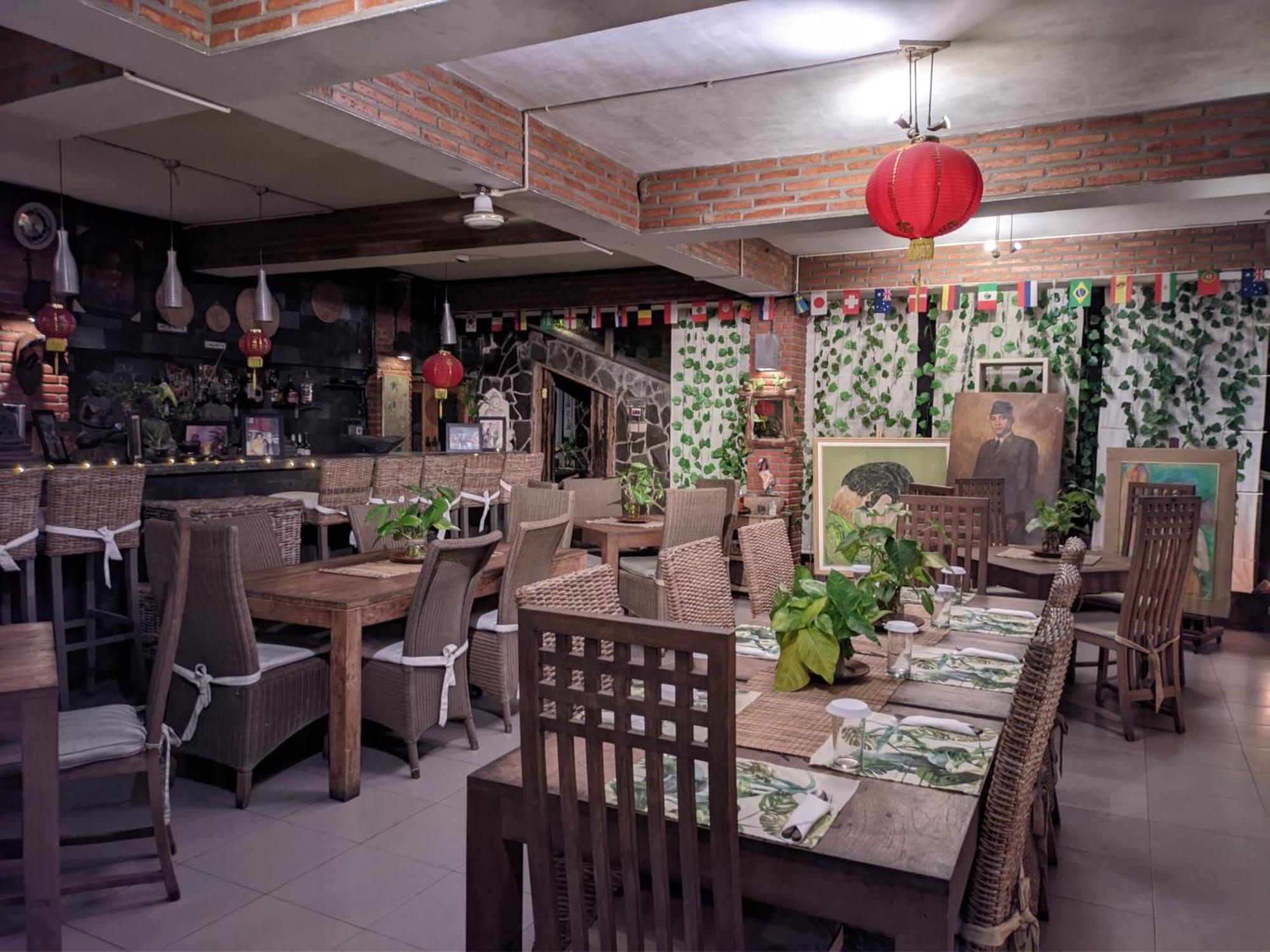 Astuti Gallery Homestay Джок'якарта Екстер'єр фото