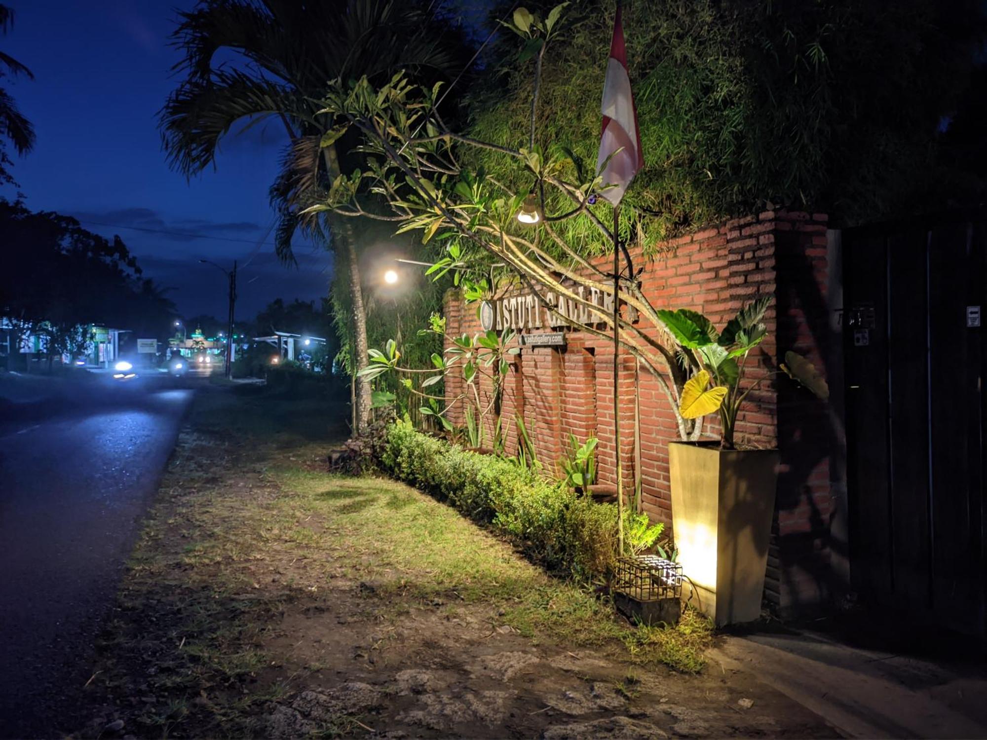 Astuti Gallery Homestay Джок'якарта Екстер'єр фото