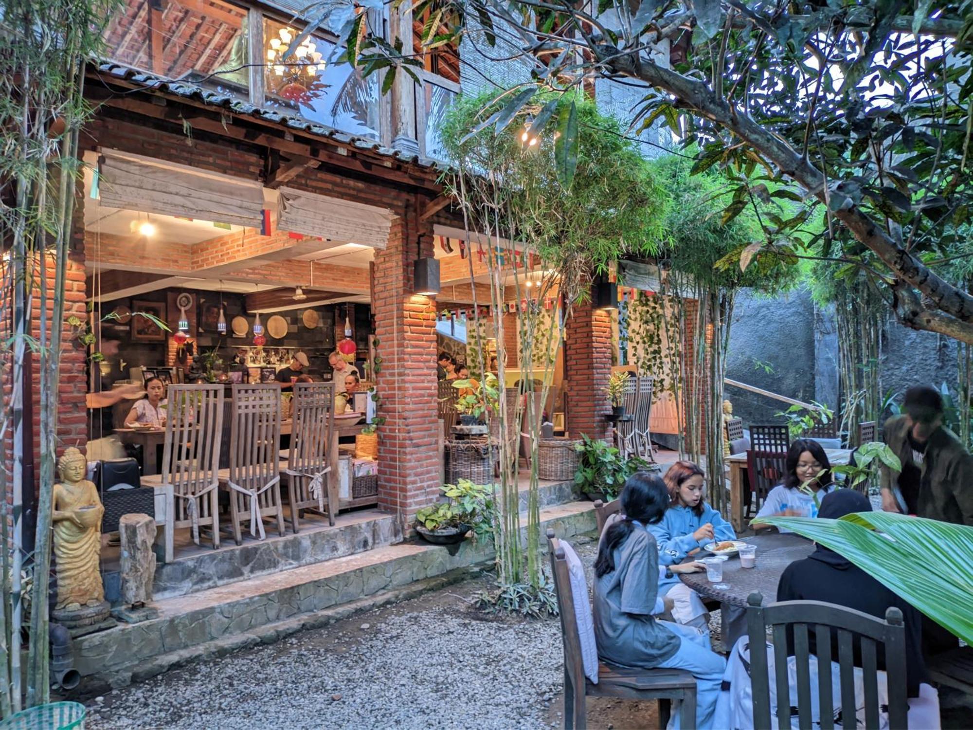 Astuti Gallery Homestay Джок'якарта Екстер'єр фото