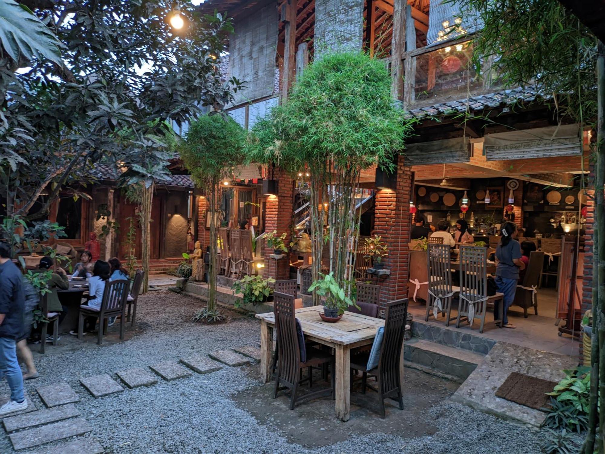 Astuti Gallery Homestay Джок'якарта Екстер'єр фото