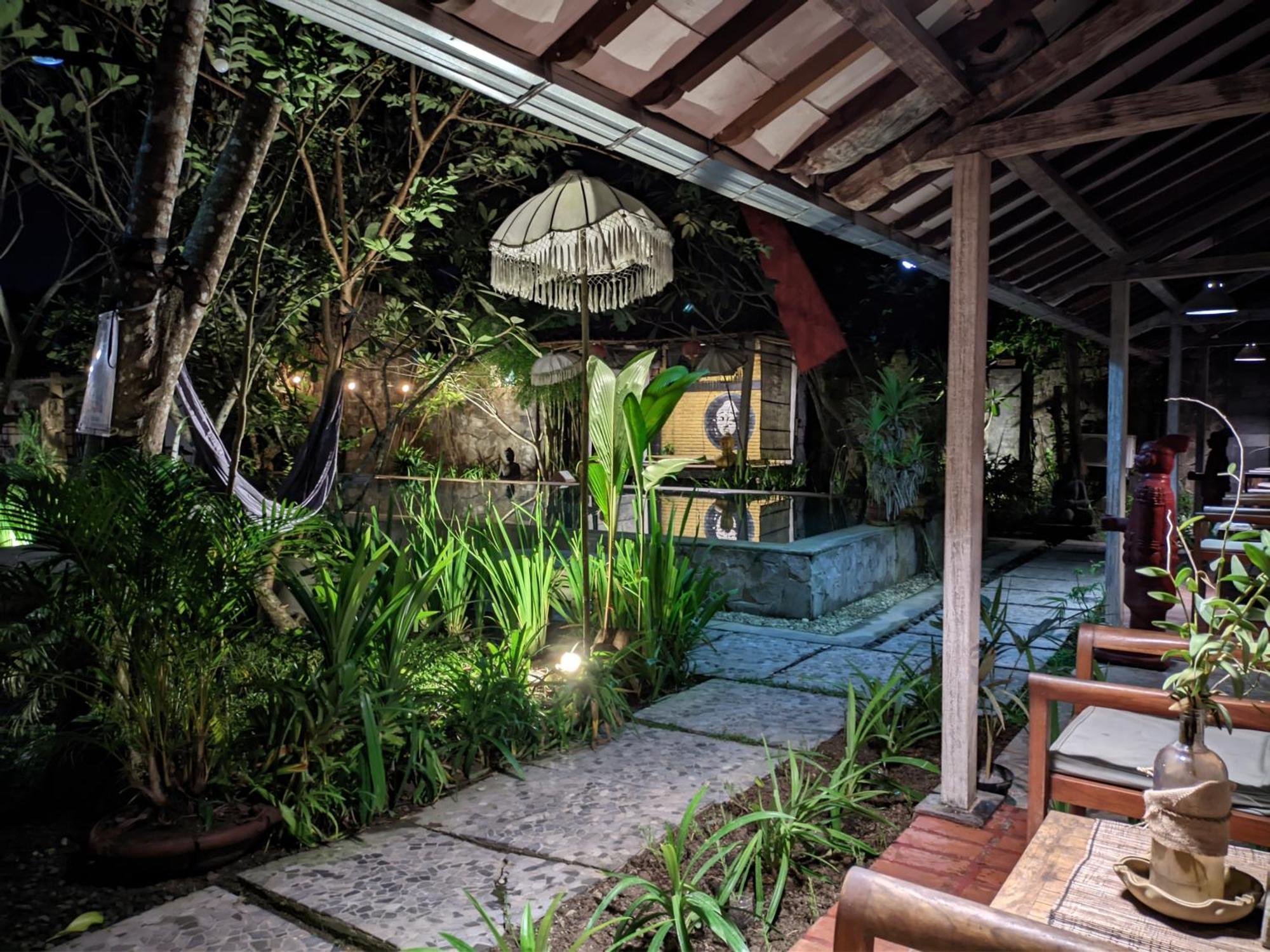 Astuti Gallery Homestay Джок'якарта Екстер'єр фото