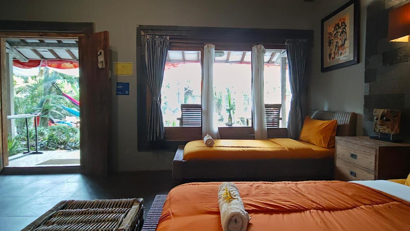 Astuti Gallery Homestay Джок'якарта Екстер'єр фото