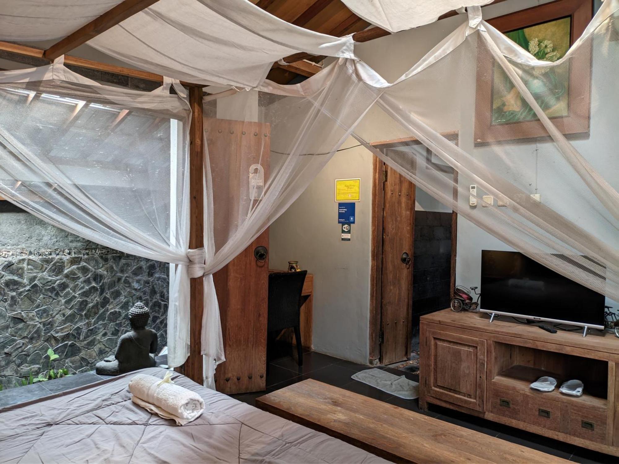 Astuti Gallery Homestay Джок'якарта Екстер'єр фото