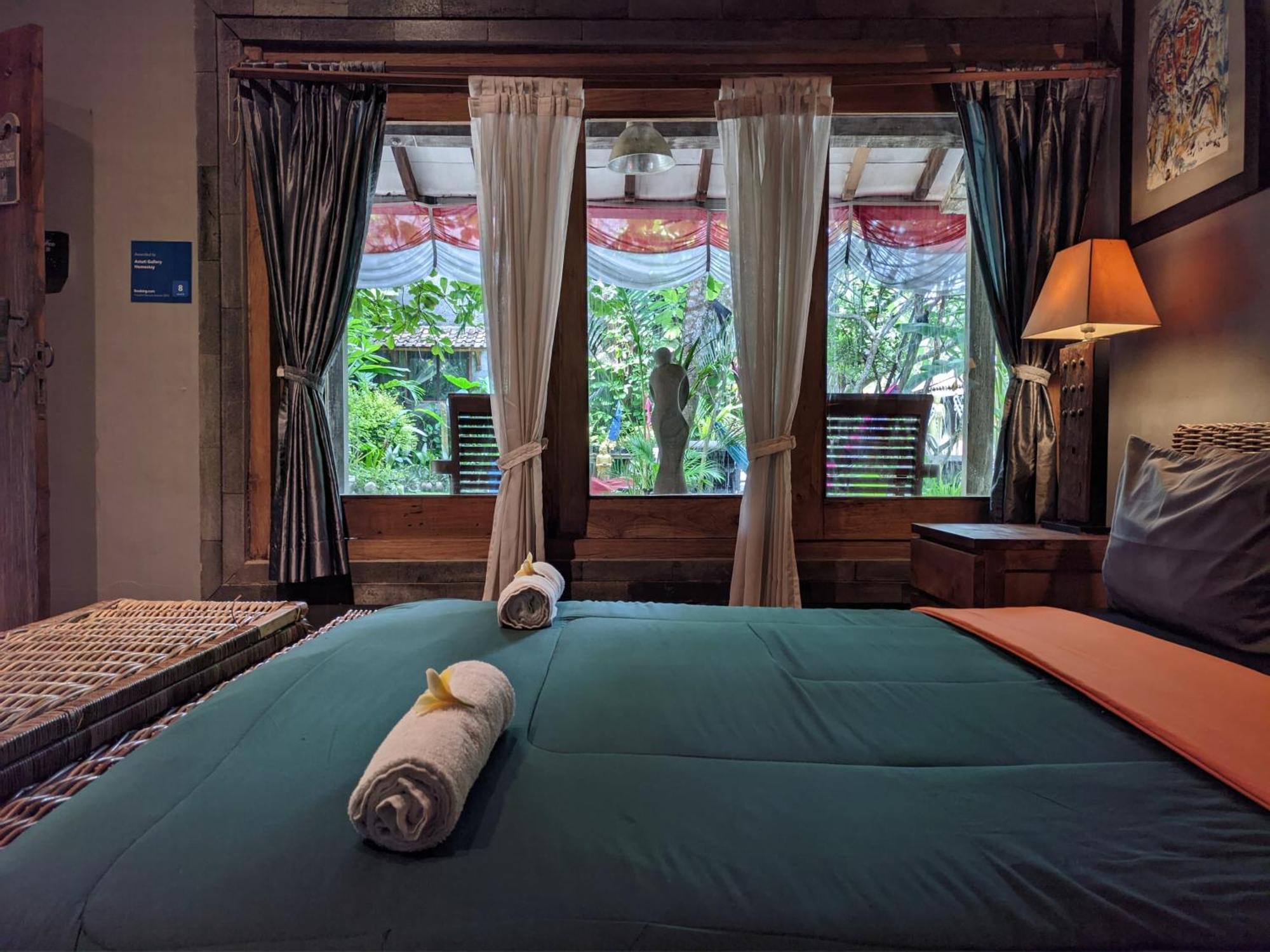 Astuti Gallery Homestay Джок'якарта Екстер'єр фото