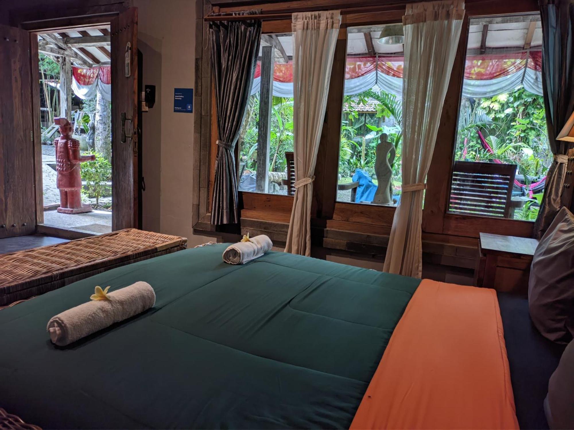 Astuti Gallery Homestay Джок'якарта Екстер'єр фото